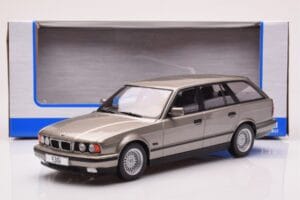 BMW 530i E34 Touring Šedý Metalický MCG 1:18 MCG18330 Kov – obrázek 6 z 6