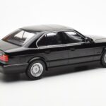 BMW 540i E34 Černý Metallic MCG 1:18 - image 2 of 6