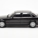 BMW 540i E34 Černý Metallic MCG 1:18 - image 3 of 6