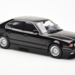BMW 540i E34 Černý Metallic MCG 1:18 - image 4 of 6