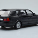 BMW 540i E34 Touring Černý Metalický MCG 1:18 - image 2 of 6
