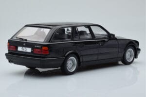 BMW 540i E34 Touring Černý Metalický MCG 1:18 MCG18329 Kov – obrázek 2 z 6