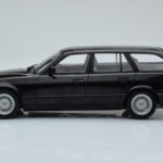 BMW 540i E34 Touring Černý Metalický MCG 1:18 - image 3 of 6