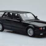 BMW 540i E34 Touring Černý Metalický MCG 1:18 - image 4 of 6