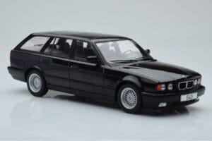 BMW 540i E34 Touring Černý Metalický MCG 1:18 MCG18329 Kov – obrázek 4 z 6