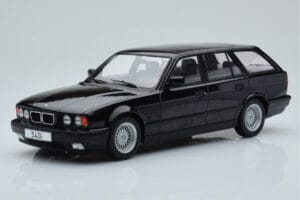 BMW 540i E34 Touring Černý Metalický MCG 1:18 MCG18329