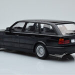 BMW 540i E34 Touring Černý Metalický MCG 1:18 - image 5 of 6