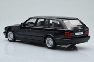 BMW 540i E34 Touring Černý Metalický MCG 1:18 MCG18329 Kov – obrázek 5 z 6