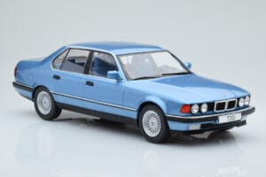 BMW 7 Series E32 730i Modrý MCG 1:18 MCG18160 Kov – obrázek 3 z 5