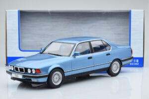 BMW 7 Series E32 730i Modrý MCG 1:18 MCG18160 Kov – obrázek 5 z 5