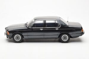 BMW 733i E23 Černý Metallic KK-Scale 1:18 KKDC180101 Kov – obrázek 3 z 6