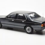 BMW 733i E23 Černý Metallic KK-Scale 1:18 - image 5 of 6