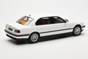 BMW 750iL E38 Asia Exclusive Bílý Otto 1:18 OT836 Pryskyřice – obrázek 2 z 6