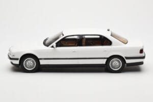 BMW 750iL E38 Asia Exclusive Bílý Otto 1:18 OT836 Pryskyřice – obrázek 3 z 6