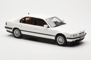 BMW 750iL E38 Asia Exclusive Bílý Otto 1:18 OT836 Pryskyřice – obrázek 4 z 6