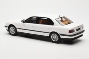 BMW 750iL E38 Asia Exclusive Bílý Otto 1:18 OT836 Pryskyřice – obrázek 5 z 6