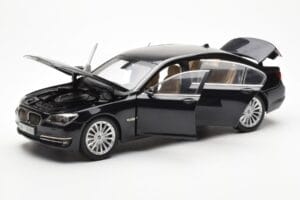 BMW 750Li F02 Facelift Carbon Černý Kyosho 1:18 08784BK Kov – obrázek 2 z 8
