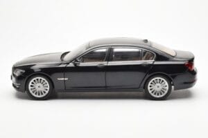 BMW 750Li F02 Facelift Carbon Černý Kyosho 1:18 08784BK Kov – obrázek 4 z 8