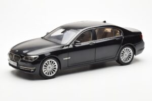 BMW 750Li F02 Facelift Carbon Černý Kyosho 1:18 08784BK