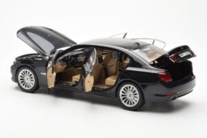 BMW 750Li F02 Facelift Carbon Černý Kyosho 1:18 08784BK Kov – obrázek 5 z 8