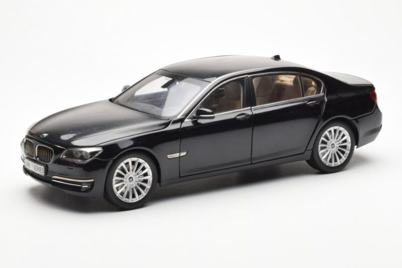 BMW 750Li F02 Facelift Carbon Černý Kyosho 1:18 08784BK Kov