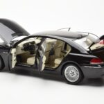 BMW 760Li E66 Černý Kyosho 1:18 - image 5 of 9