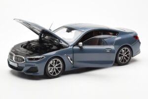 BMW 850i G15 Barcelona Blue Metallic Norev 1:18 80432450995 Kov – obrázek 2 z 8