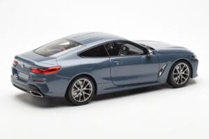 BMW 850i G15 Barcelona Blue Metallic Norev 1:18 80432450995 Kov – obrázek 3 z 8