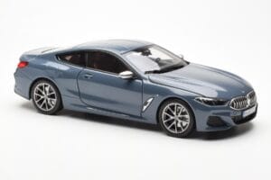 BMW 850i G15 Barcelona Blue Metallic Norev 1:18 80432450995 Kov – obrázek 6 z 8