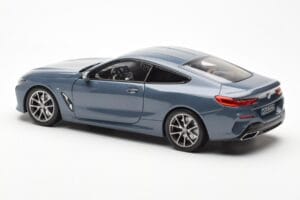 BMW 850i G15 Barcelona Blue Metallic Norev 1:18 80432450995 Kov – obrázek 7 z 8