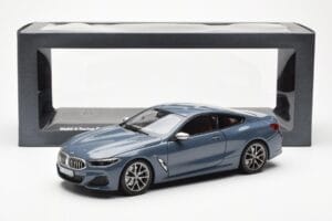 BMW 850i G15 Barcelona Blue Metallic Norev 1:18 80432450995 Kov – obrázek 8 z 8