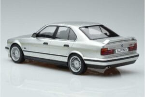 BMW Alpina B10 4.6 E34 Stříbrný MCG 1:18 MCG18231 Kov – obrázek 5 z 5