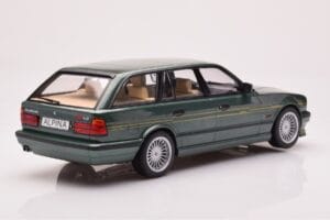 BMW Alpina B10 E34 Touring Tmavě Zelený MCG 1:18 MCG18331 Kov – obrázek 2 z 6