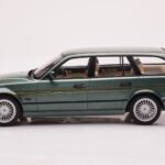 BMW Alpina B10 E34 Touring Tmavě Zelený MCG 1:18 - image 3 of 6