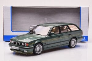 BMW Alpina B10 E34 Touring Tmavě Zelený MCG 1:18 MCG18331 Kov – obrázek 6 z 6