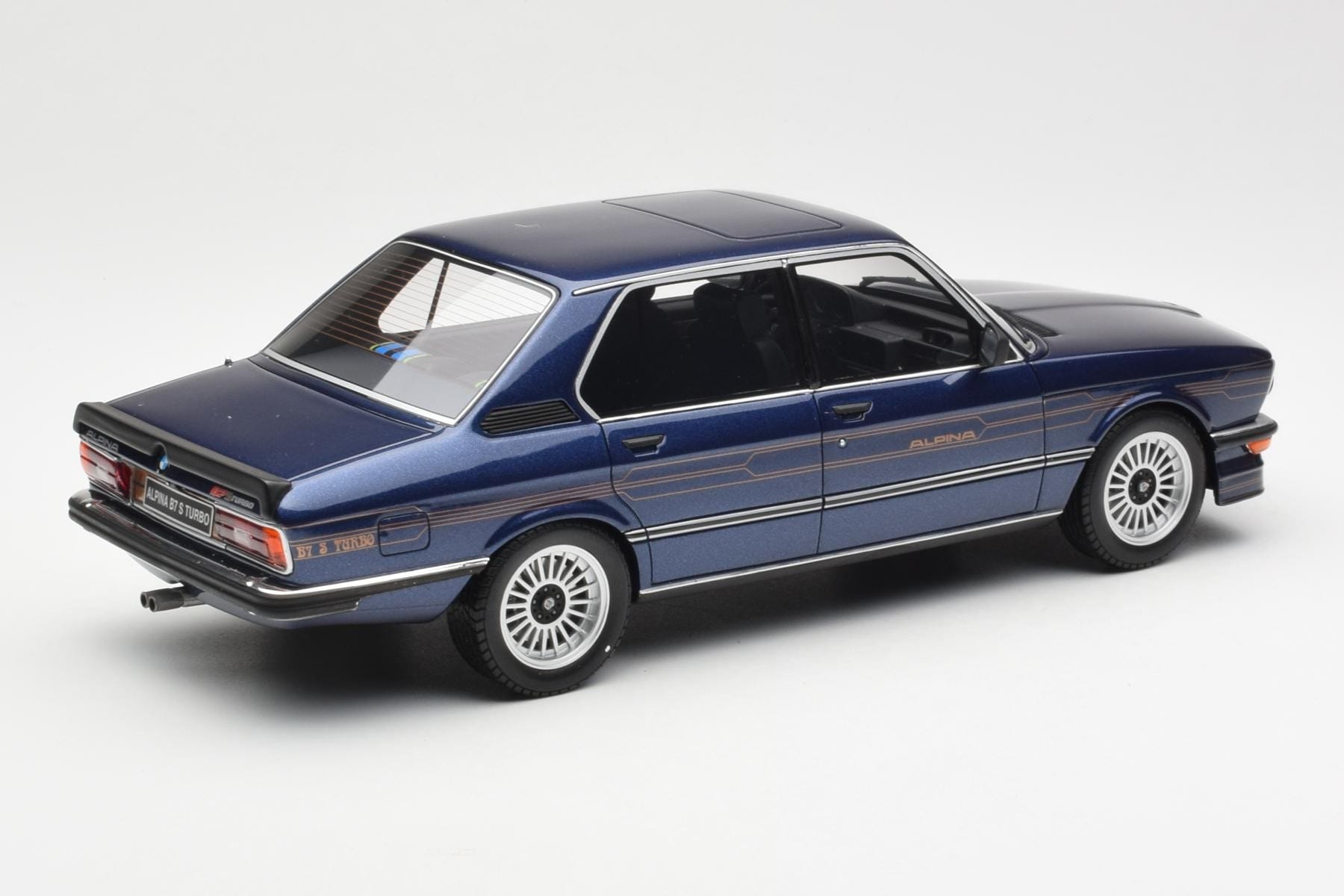 BMW Alpina B7S E12 Turbo Dark Sapphire Modrá Metalická Otto 1:18 OT640 Pryskyřice – obrázek 2 z 6