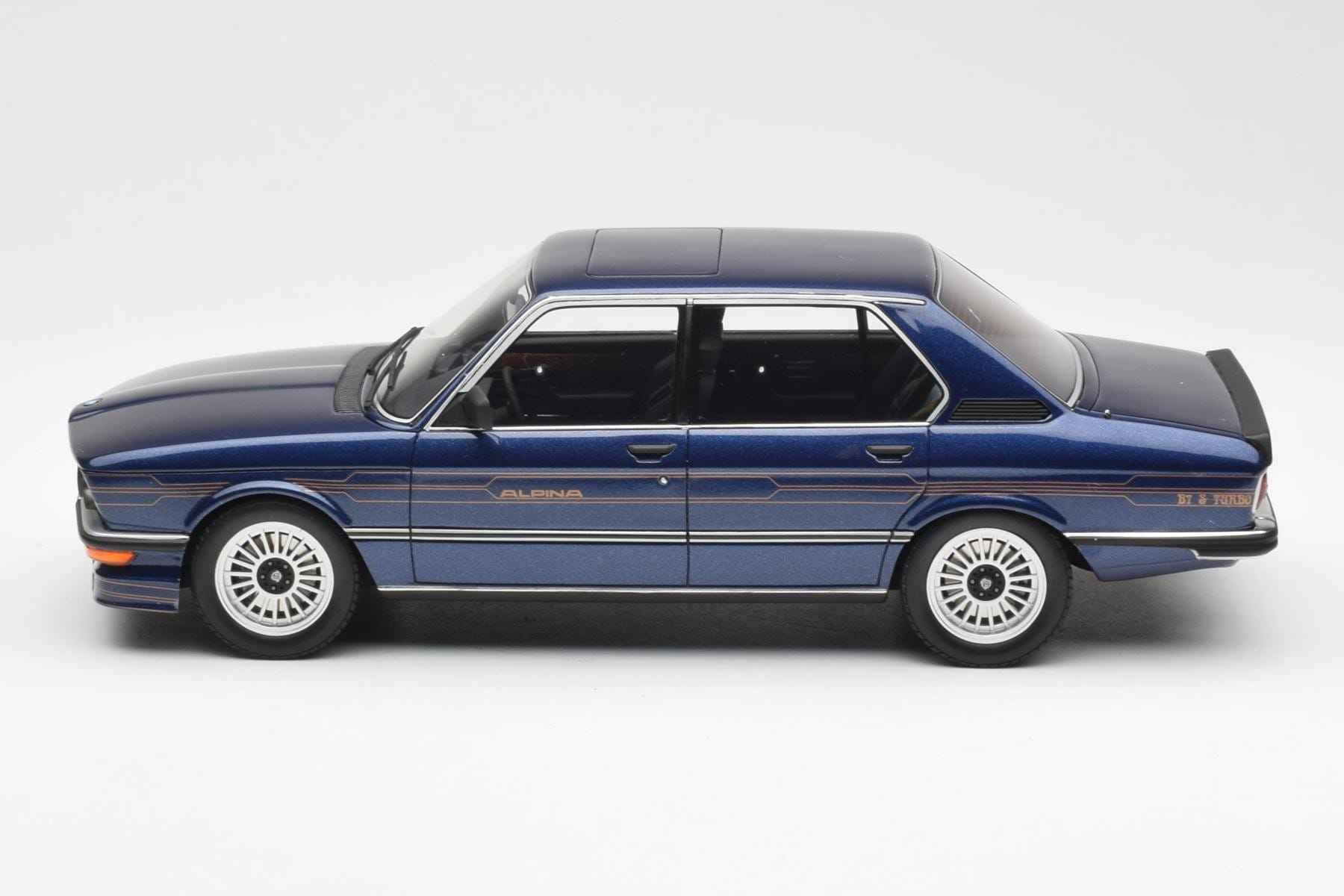 BMW Alpina B7S E12 Turbo Dark Sapphire Modrá Metalická Otto 1:18 OT640 Pryskyřice – obrázek 3 z 6