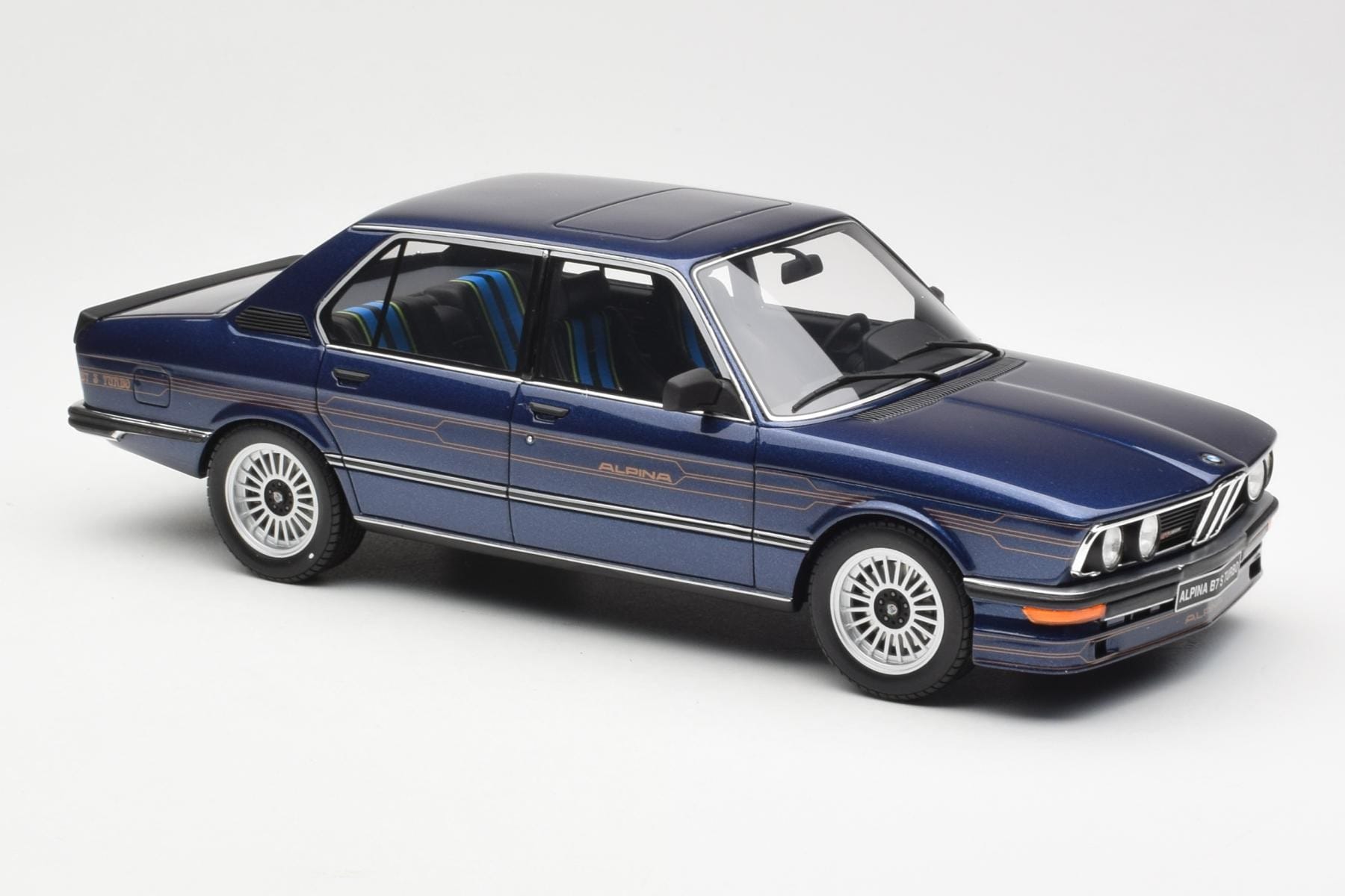 BMW Alpina B7S E12 Turbo Dark Sapphire Modrá Metalická Otto 1:18 OT640 Pryskyřice – obrázek 4 z 6