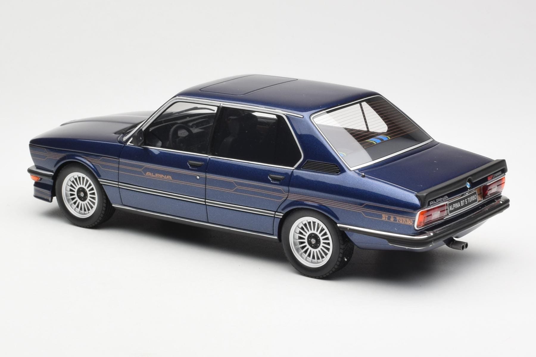 BMW Alpina B7S E12 Turbo Dark Sapphire Modrá Metalická Otto 1:18 OT640 Pryskyřice – obrázek 5 z 6