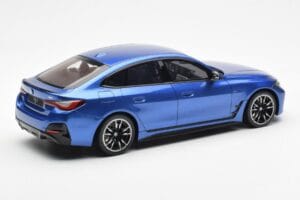 BMW i4 M50 G26 Modrý Otto 1:18 OT453 Pryskyřice – obrázek 2 z 6