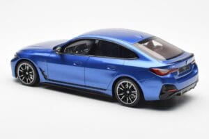 BMW i4 M50 G26 Modrý Otto 1:18 OT453 Pryskyřice – obrázek 5 z 6