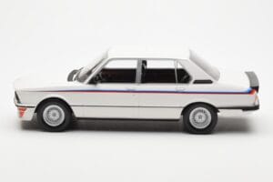 BMW M535i E12 Bílý Norev 1:18 183265 Kov – obrázek 3 z 5