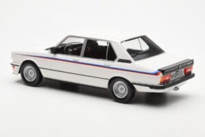 BMW M535i E12 Bílý Norev 1:18 183265 Kov – obrázek 4 z 5
