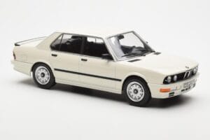 BMW M535i E28 Bílý Norev 1:18 183260 Kov – obrázek 4 z 6