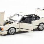 BMW M635 CSi E24 Bílý Dealer Edition AUTOart 1:18 - image 2 of 8