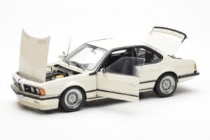 BMW M635 CSi E24 Bílý Dealer Edition AUTOart 1:18 80430145829 Kov – obrázek 2 z 8