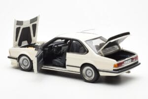 BMW M635 CSi E24 Bílý Dealer Edition AUTOart 1:18 80430145829 Kov – obrázek 5 z 8