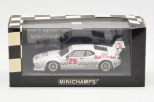BMW M1 IMSA #25 Red Lobster Cowart / Miller LA Times Grand Prix Winner 1981 Minichamps 1:43 430812525 Kov – obrázek 4 z 4