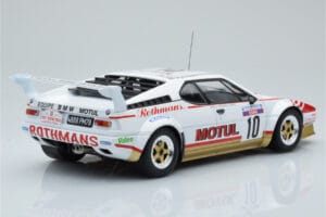 BMW M1 Motul #10 B. Darniche / A. Mahe Rally Tour de Corse 1982 IXO 1:18 18RMC114 Kov – obrázek 2 z 6