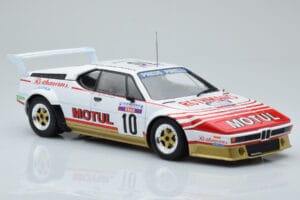 BMW M1 Motul #10 B. Darniche / A. Mahe Rally Tour de Corse 1982 IXO 1:18 18RMC114 Kov – obrázek 4 z 6